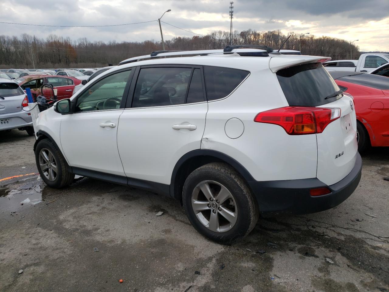 Image 2 of 2015 TOYOTA RAV4 XLE 2015 with VIN JTMRFREV6FD101785