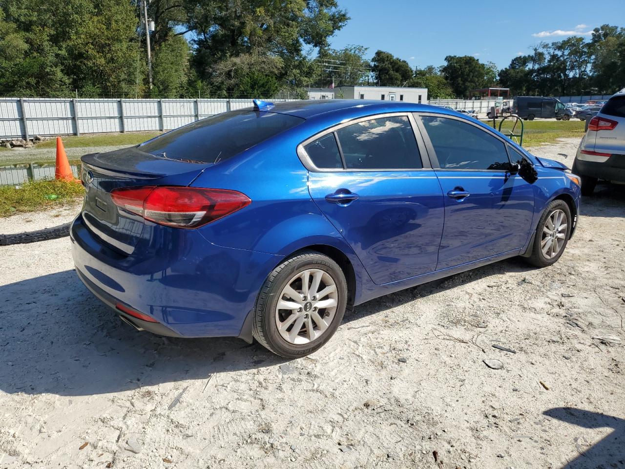 Изображение 3 2017 KIA FORTE LX 2017 с VIN 3KPFL4A75HE137460