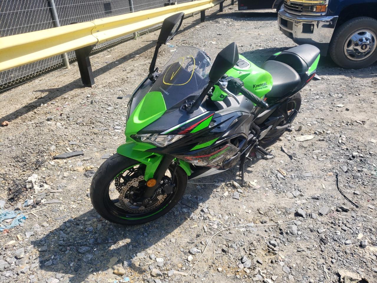 Obraz 2 z Kawasaki Ex650 N 2022 z VIN ML5EXEN11NDA76209