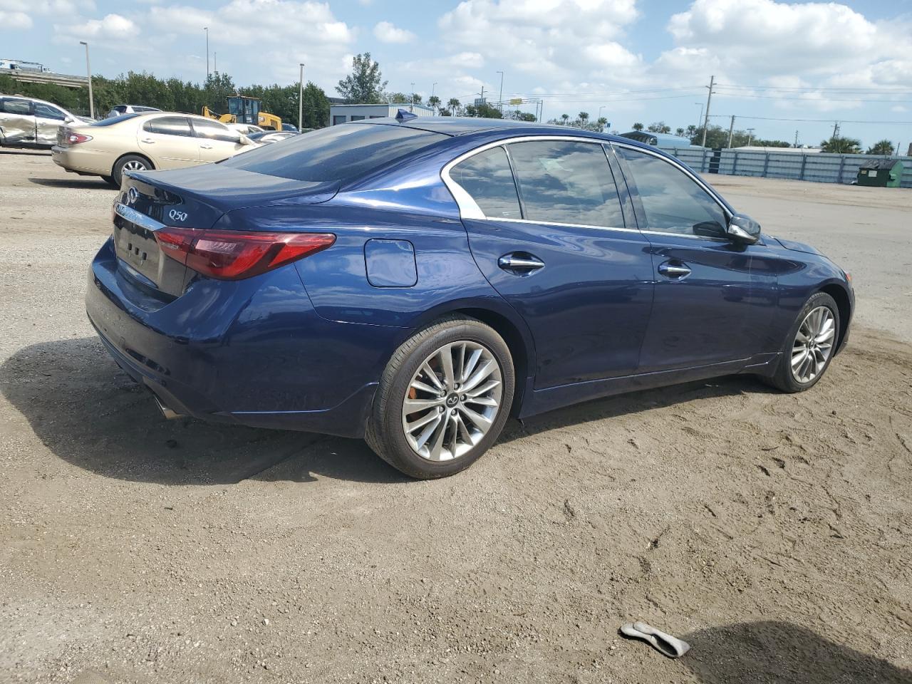 Image 3 of Infiniti Q50 Luxe 2021 with VIN JN1EV7BR1MM754893