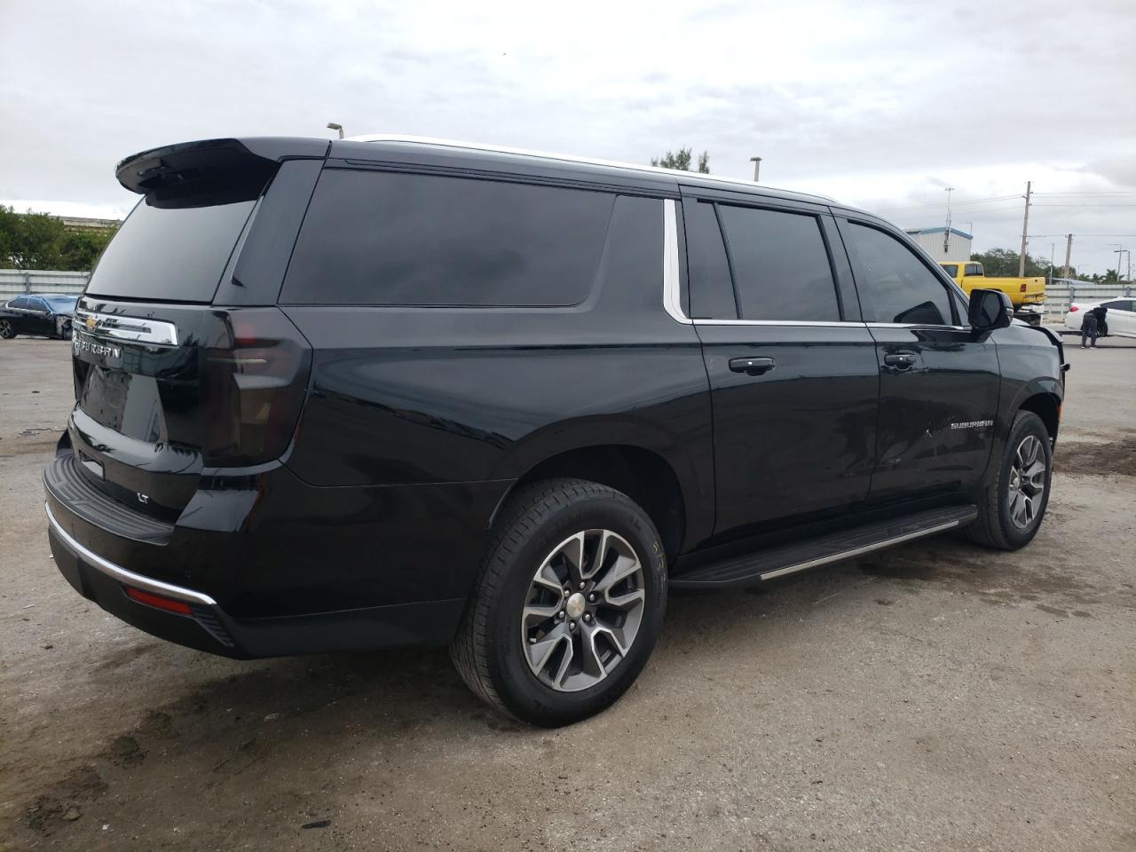 Image 3 of 2023 CHEVROLET SUBURBAN C1500 LT 2023 with VIN 1GNSCCKD8PR202454