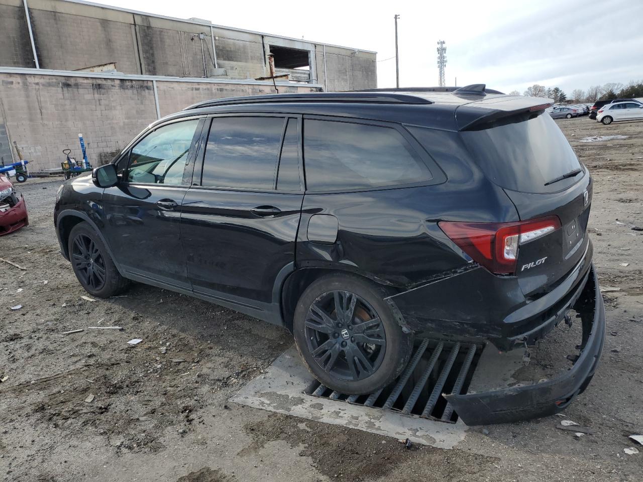 Изображение 2 2022 HONDA PILOT BLACK 2022 с VIN 5FNYF6H71NB011880