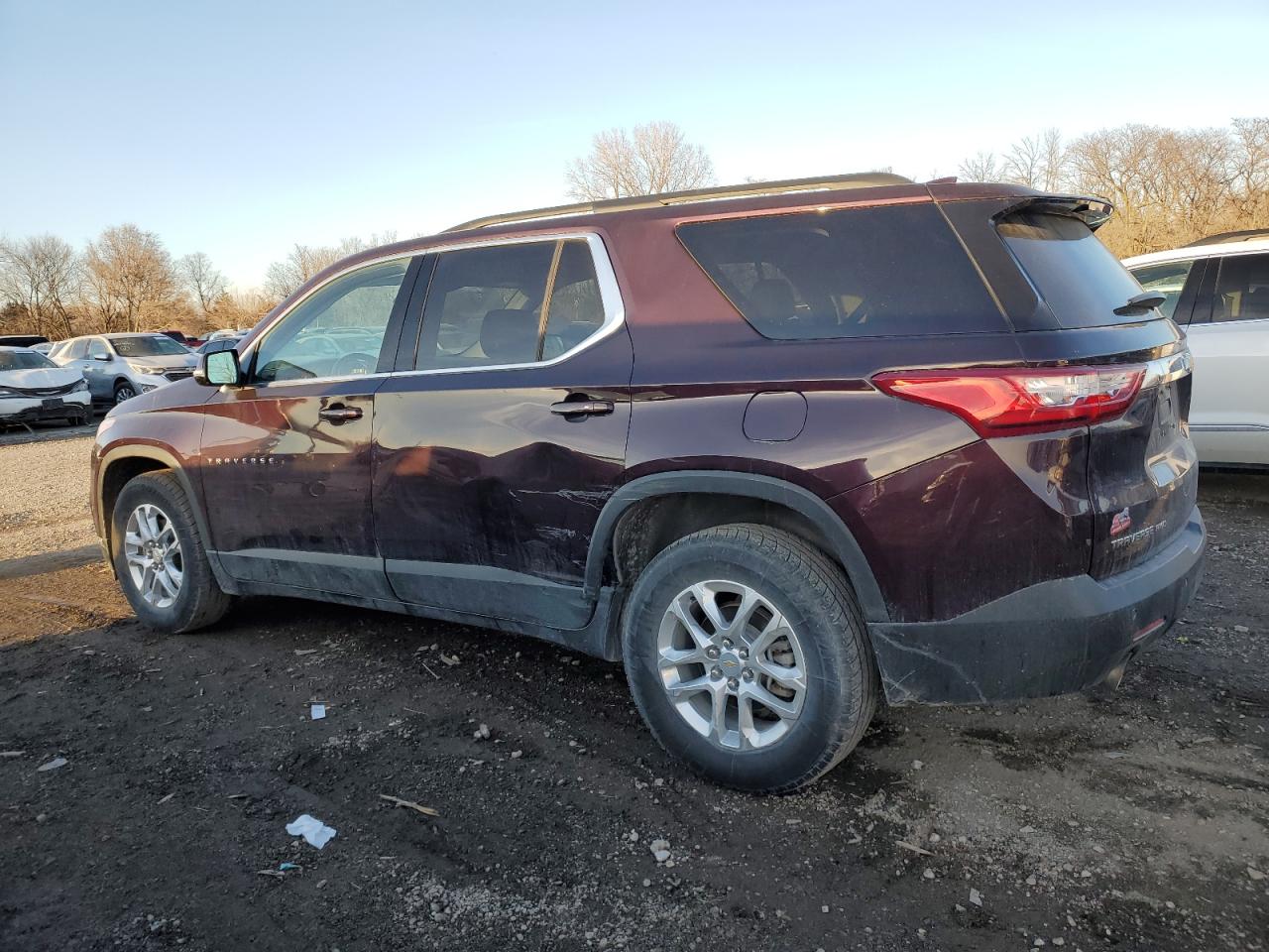 Изображение 2 2019 CHEVROLET TRAVERSE LT 2019 с VIN 1GNEVGKW2KJ108271