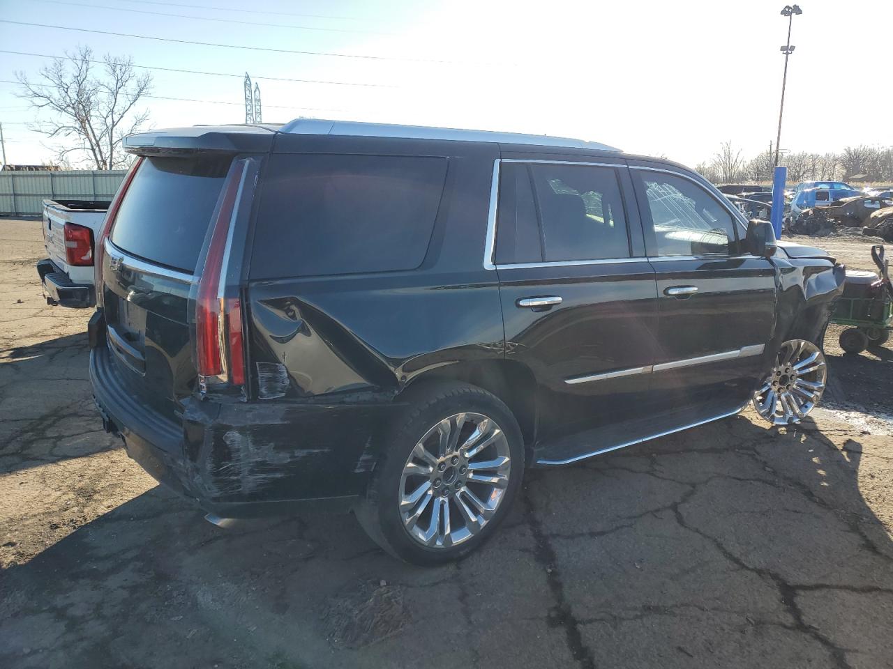 Image 3 of Cadillac Escalade Luxury 2020 with VIN 1GYS4BKJ3LR110582