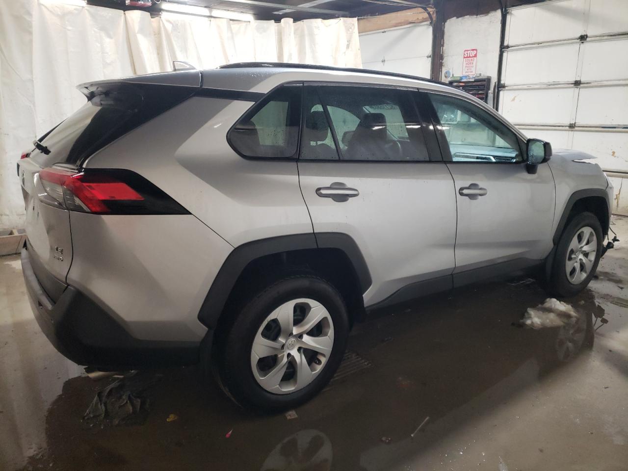 Image 3 of 2019 TOYOTA RAV4 LE 2019 with VIN 2T3F1RFV6KW004924