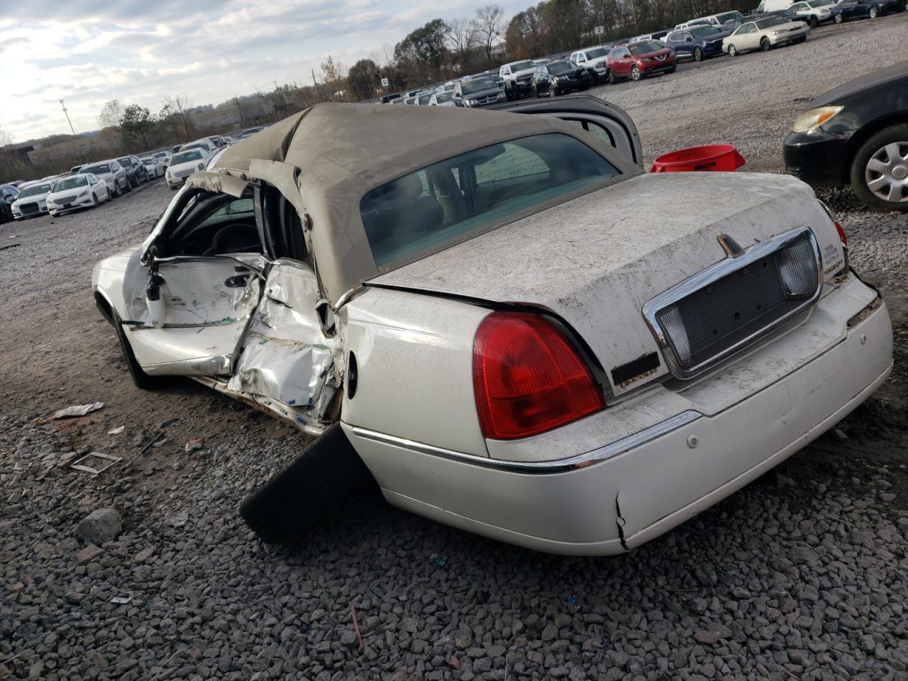 Obraz 2 z 2005 LINCOLN TOWN CAR SIGNATURE 2005 z VIN 1LNHM81W65Y667572