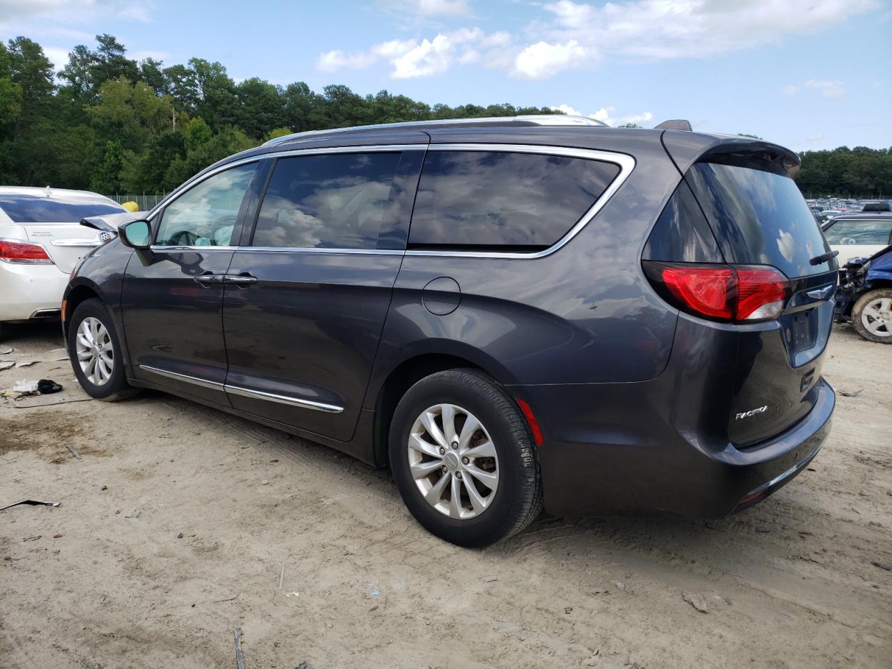 Image 2 of 2018 CHRYSLER PACIFICA TOURING L 2018 with VIN 2C4RC1BG6JR153973