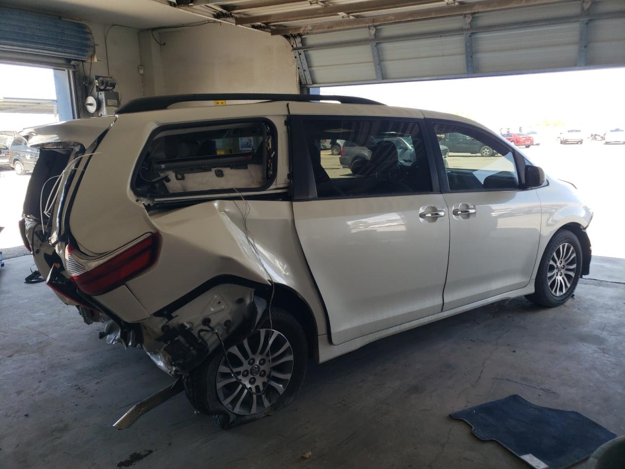 Obraz 3 z Toyota Sienna Xle 2019 z VIN 5TDYZ3DC5KS969615