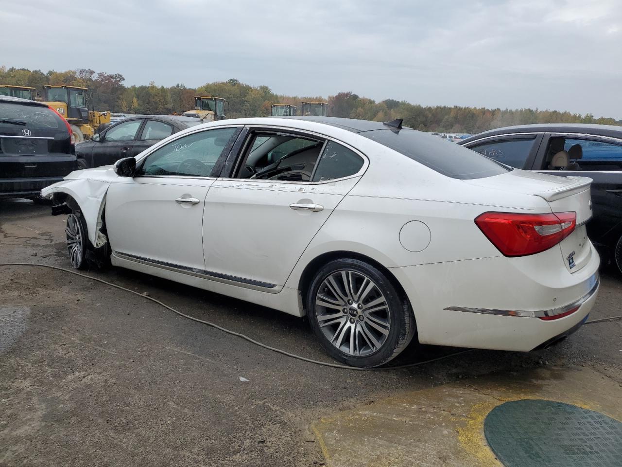 Image 2 of 2016 KIA CADENZA LUXURY 2016 with VIN KNALN4D78G5206545