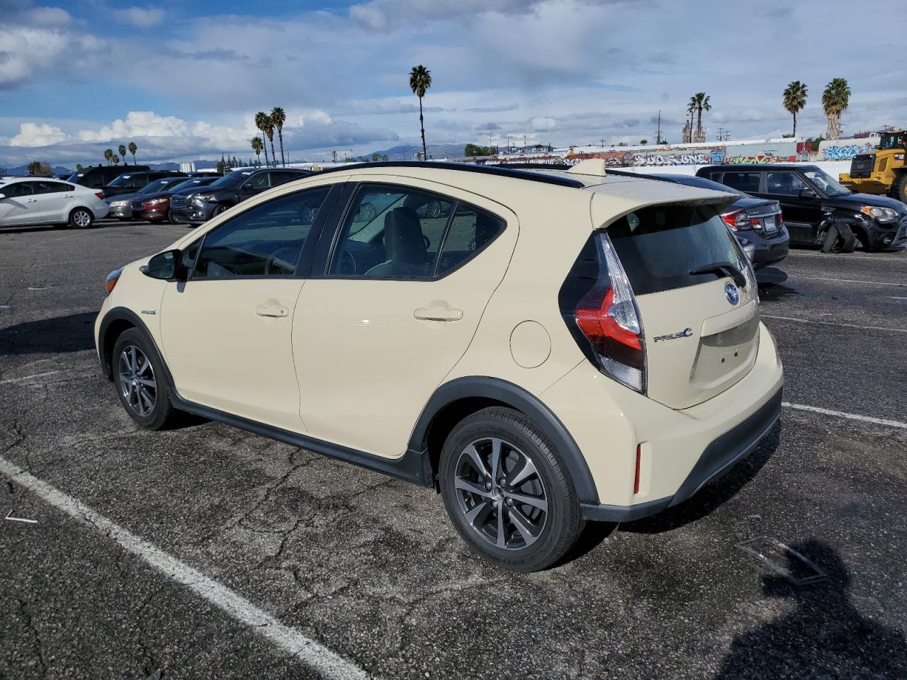 Obraz 2 z 2018 TOYOTA PRIUS C  2018 z VIN JTDKDTB39J1619696