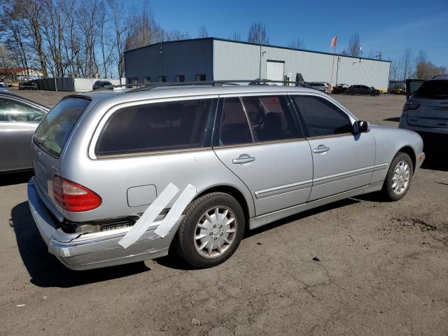 Obraz 3 z 2001 MERCEDES-BENZ E 320 4MATIC 2001 z VIN WDBJH82JX1X055483