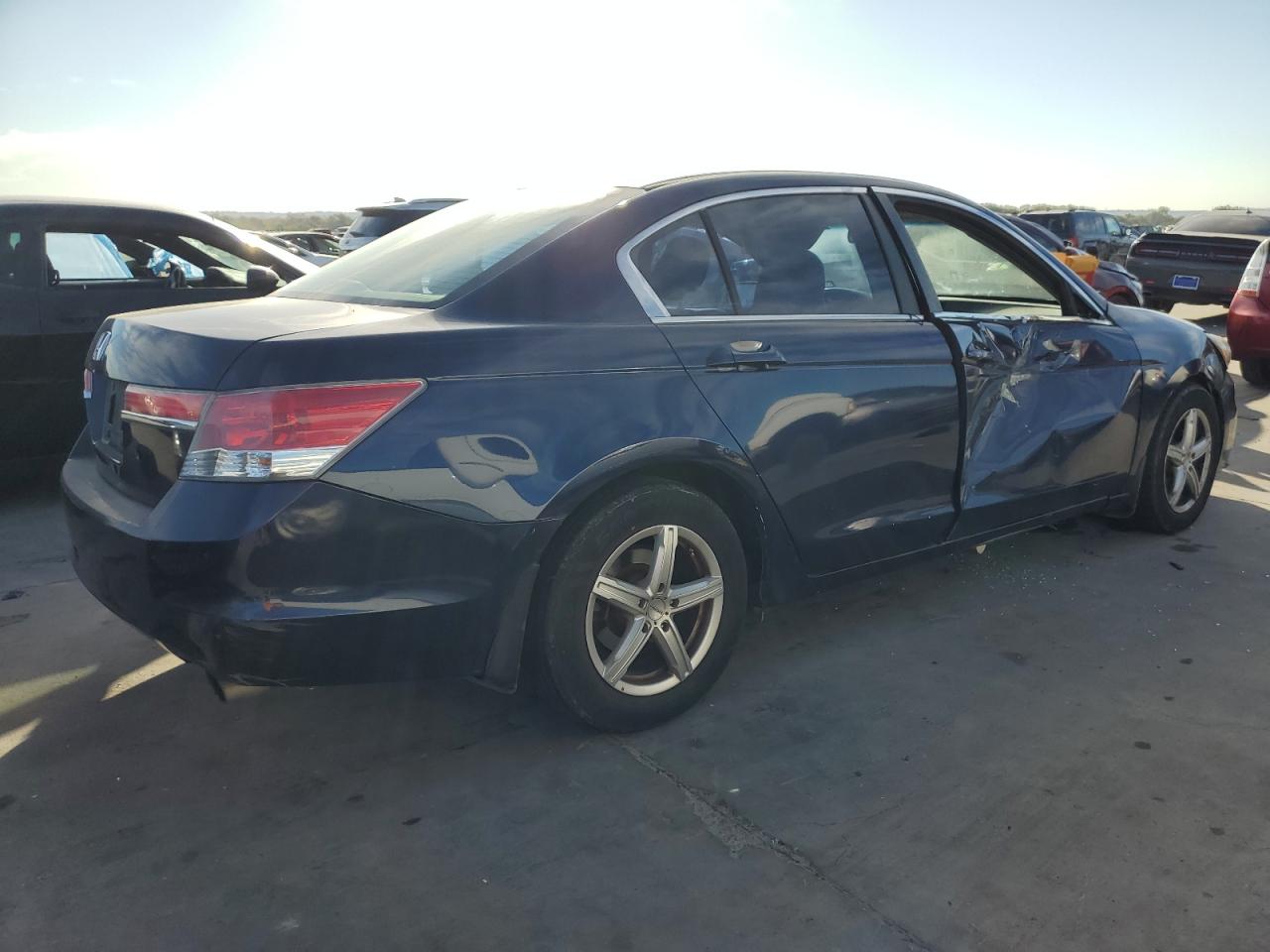 Изображение 3 Honda Accord Lx 2012 с VIN 1HGCP2F3XCA143737