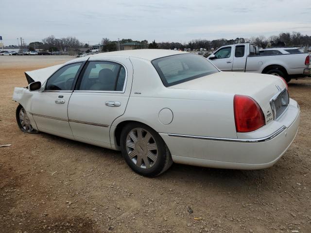 Obraz 2 z 2004 LINCOLN TOWN CAR ULTIMATE 2004 z VIN 1LNHM83W14Y651372
