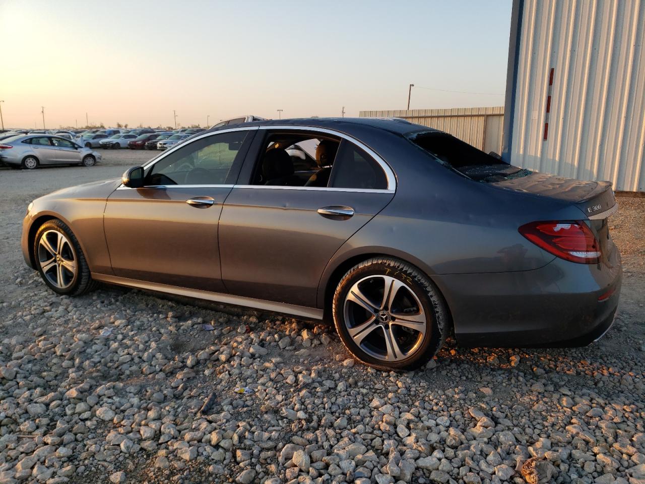 Obraz 2 z 2019 MERCEDES-BENZ E 300 2019 z VIN WDDZF4JB3KA634824