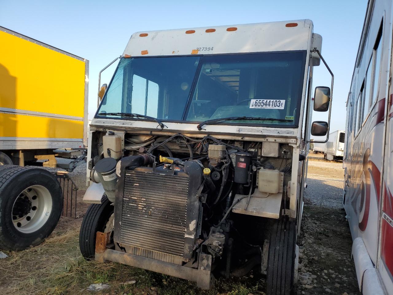 2002 FREIGHTLINER CHASSIS M LINE WALK-IN VAN 2002 image
