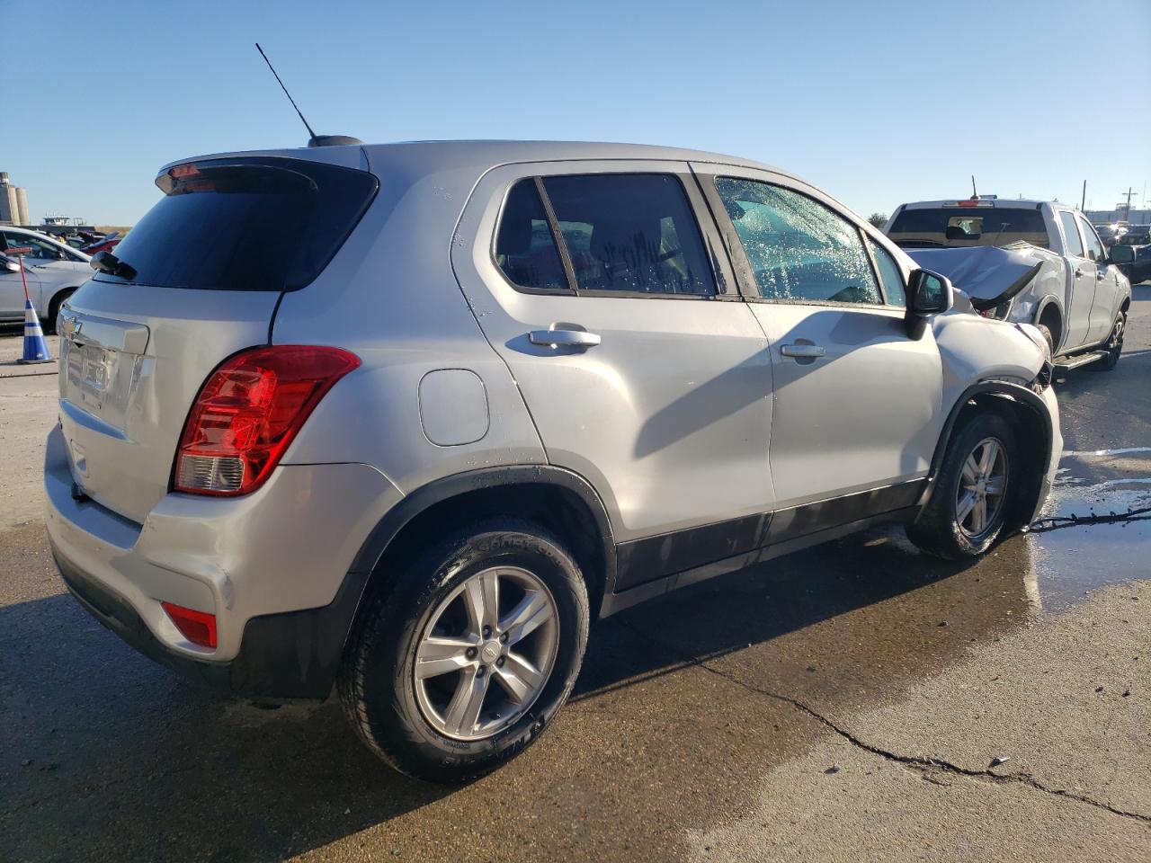 Obraz 3 z 2019 CHEVROLET TRAX LS 2019 z VIN 3GNCJNSB6KL187408