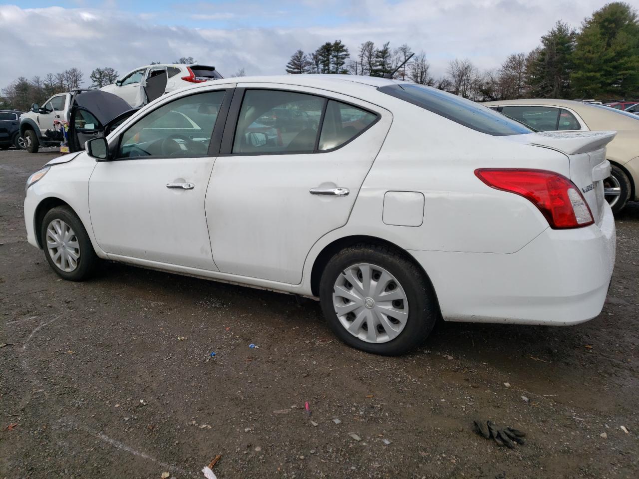 Изображение 2 2017 NISSAN VERSA S 2017 с VIN 3N1CN7AP3HK464426