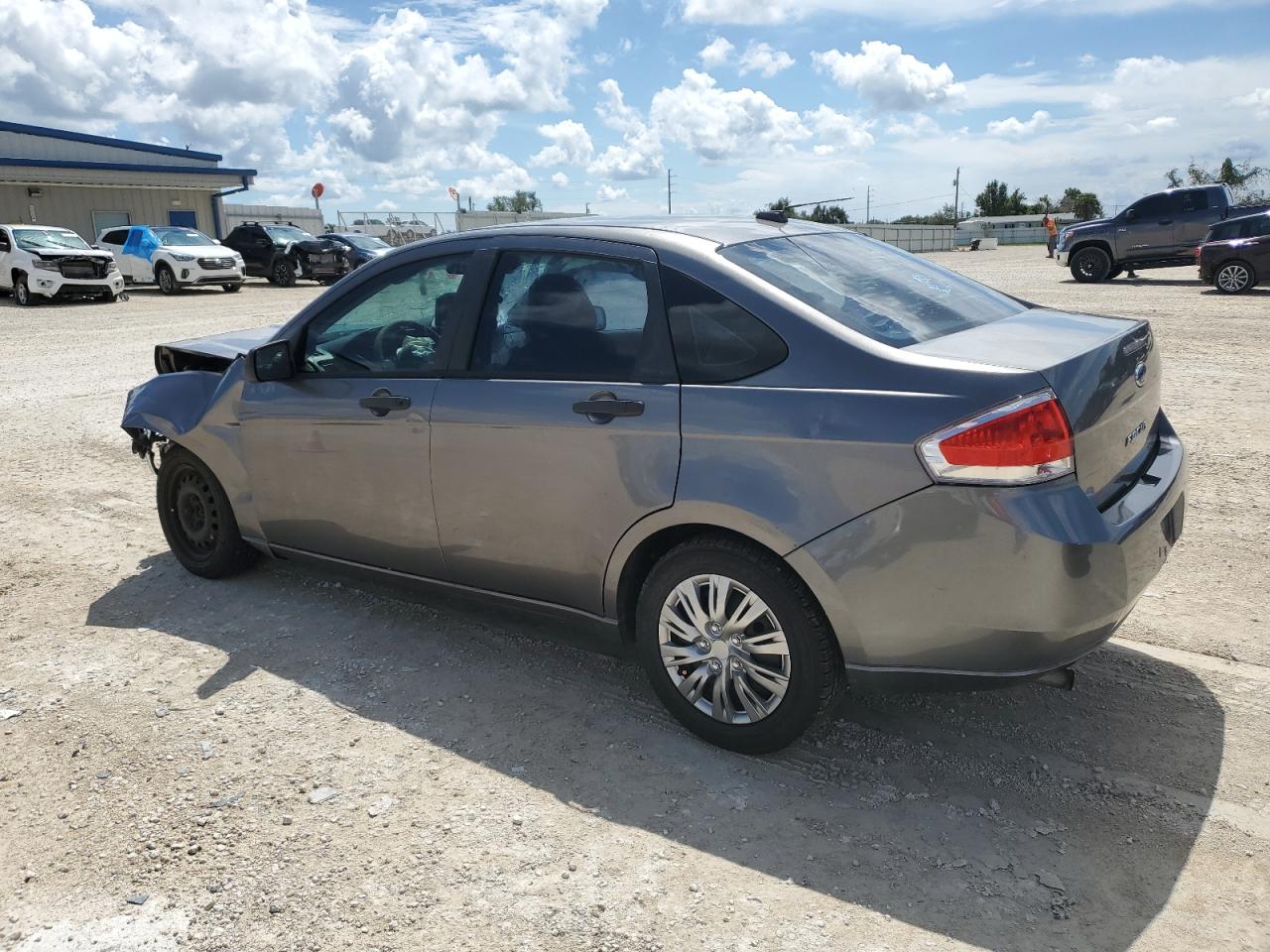 Изображение 2 2011 FORD FOCUS S 2011 с VIN 1FAHP3EN5BW159798
