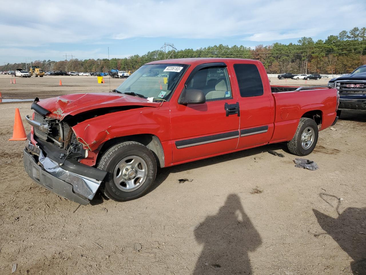 Image 1 of 2004 CHEVROLET SILVERADO C1500 2004 with VIN 2GCEC19V941371752