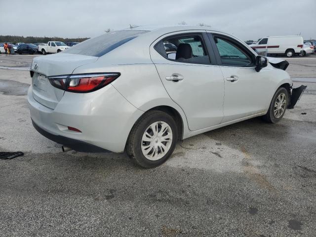 Image 3 of 2019 TOYOTA YARIS L 2019 with VIN 3MYDLBYV8KY526102