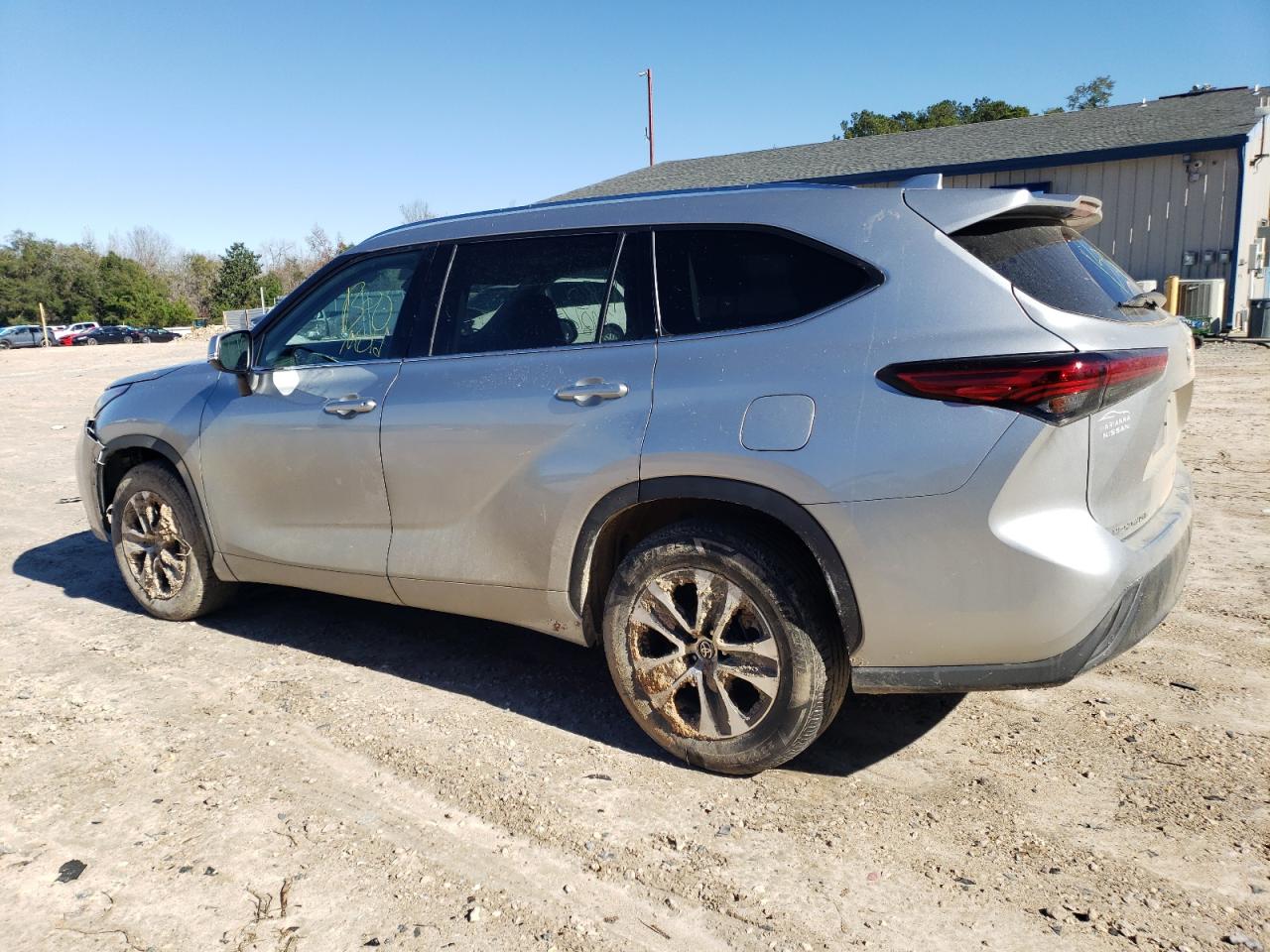 Image 2 of 2021 TOYOTA HIGHLANDER XLE 2021 with VIN 5TDGZRAH5MS039506