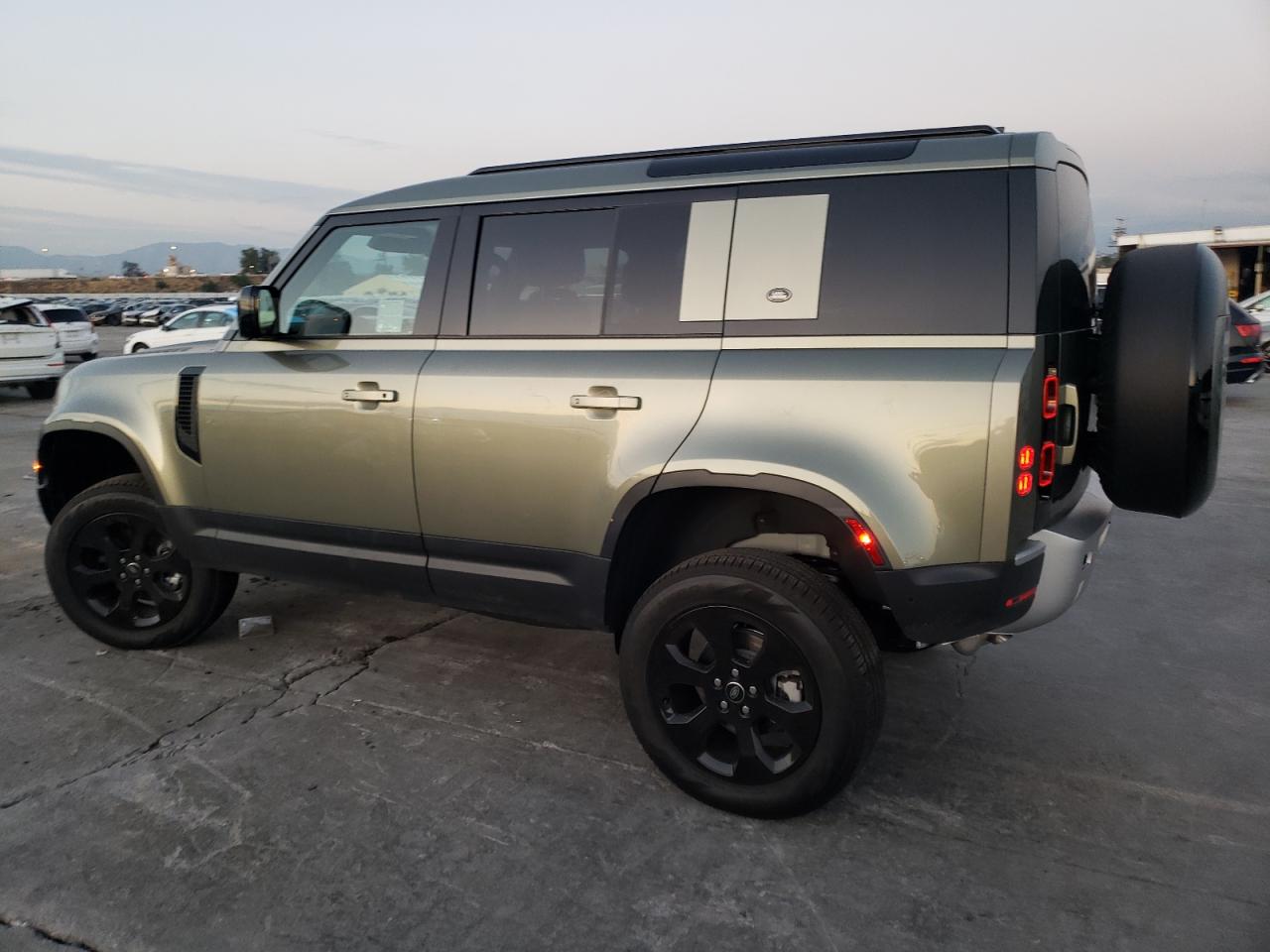 Image 2 of 2023 LAND ROVER DEFENDER 110 S 2023 with VIN SALEJEEX2P2227820