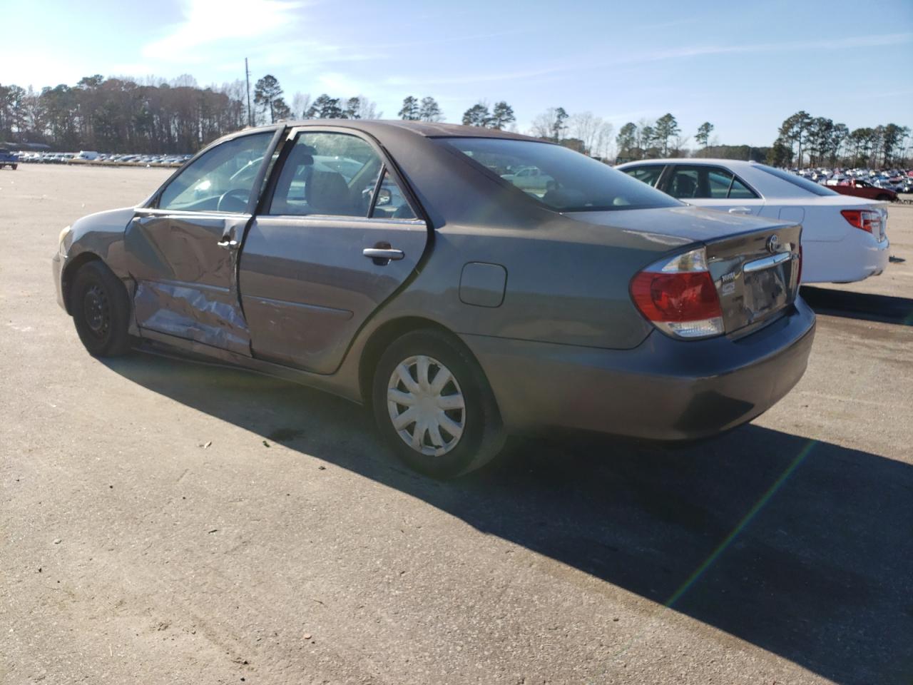 Image 2 of 2005 TOYOTA CAMRY LE 2005 with VIN 4T1BE32K65U989007