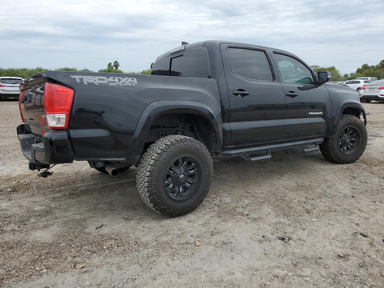 Obraz 3 z 2017 TOYOTA TACOMA DOUBLE CAB 2017 z VIN 5TFCZ5AN4HX082716