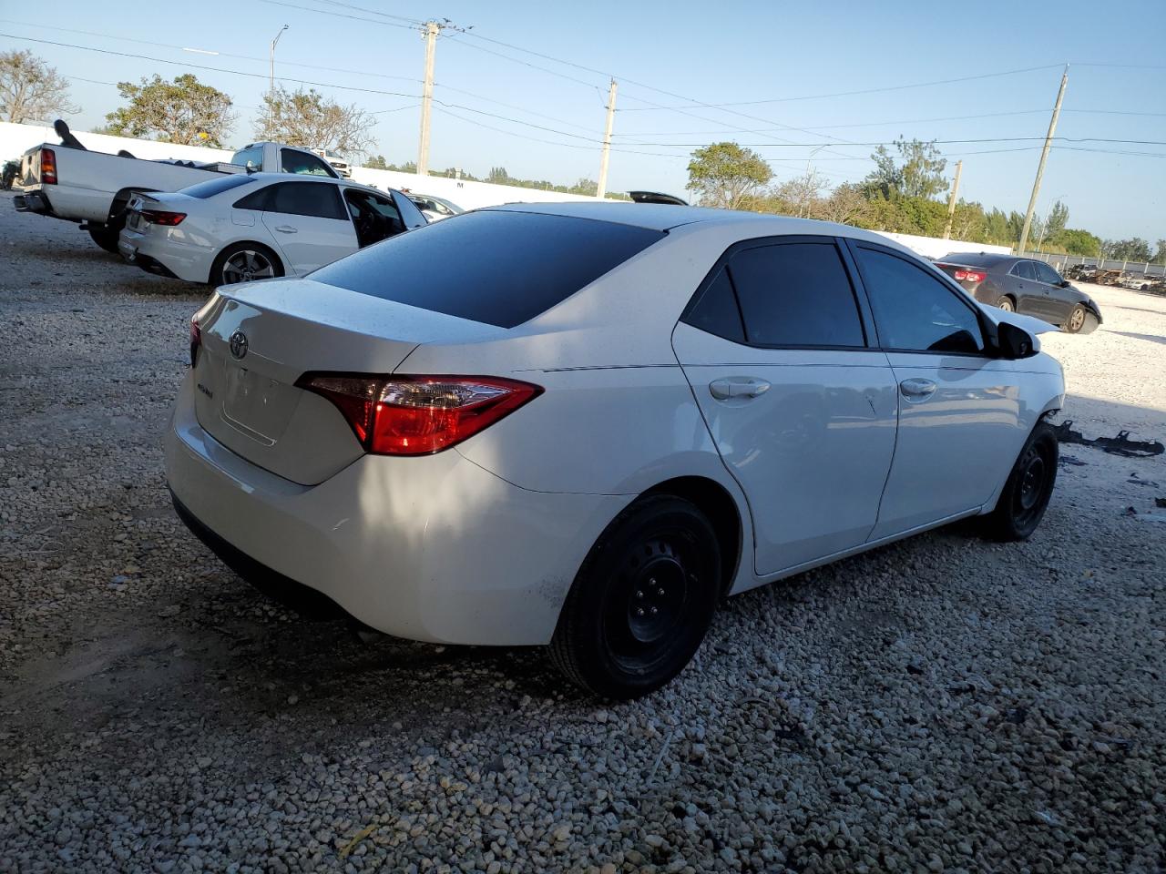 Изображение 3 2017 TOYOTA COROLLA L 2017 с VIN 5YFBURHE8HP698893