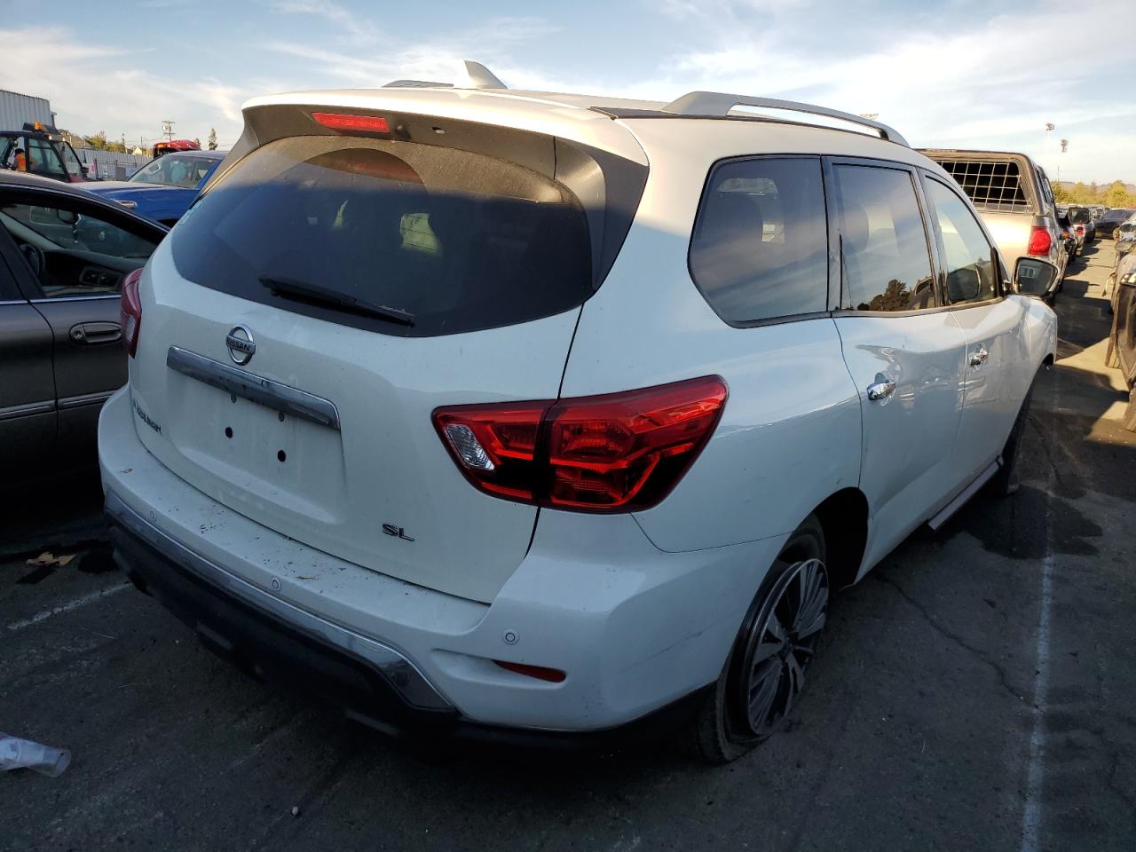 Obraz 3 z 2020 NISSAN PATHFINDER SL 2020 z VIN 5N1DR2CN8LC615582