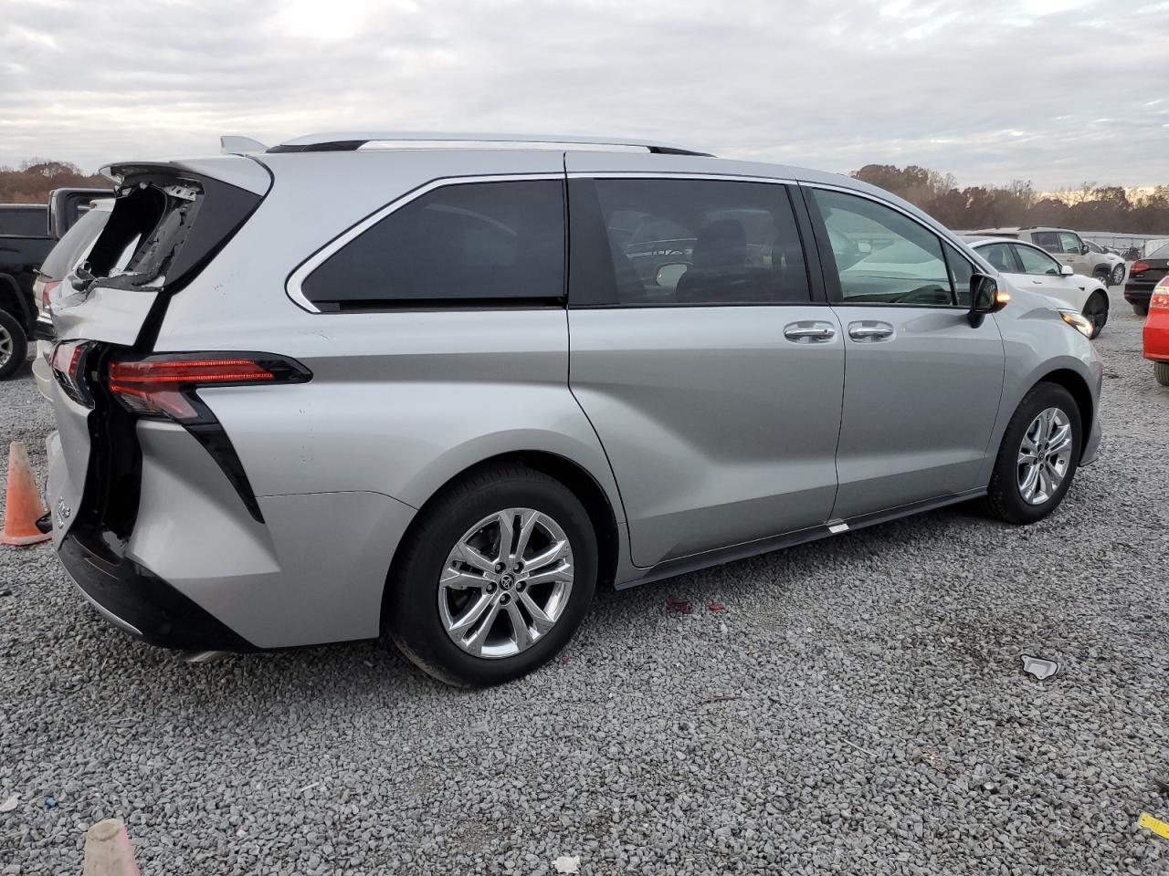Obraz 3 z 2023 TOYOTA SIENNA LIMITED 2023 z VIN 5TDESKFC0PS101057