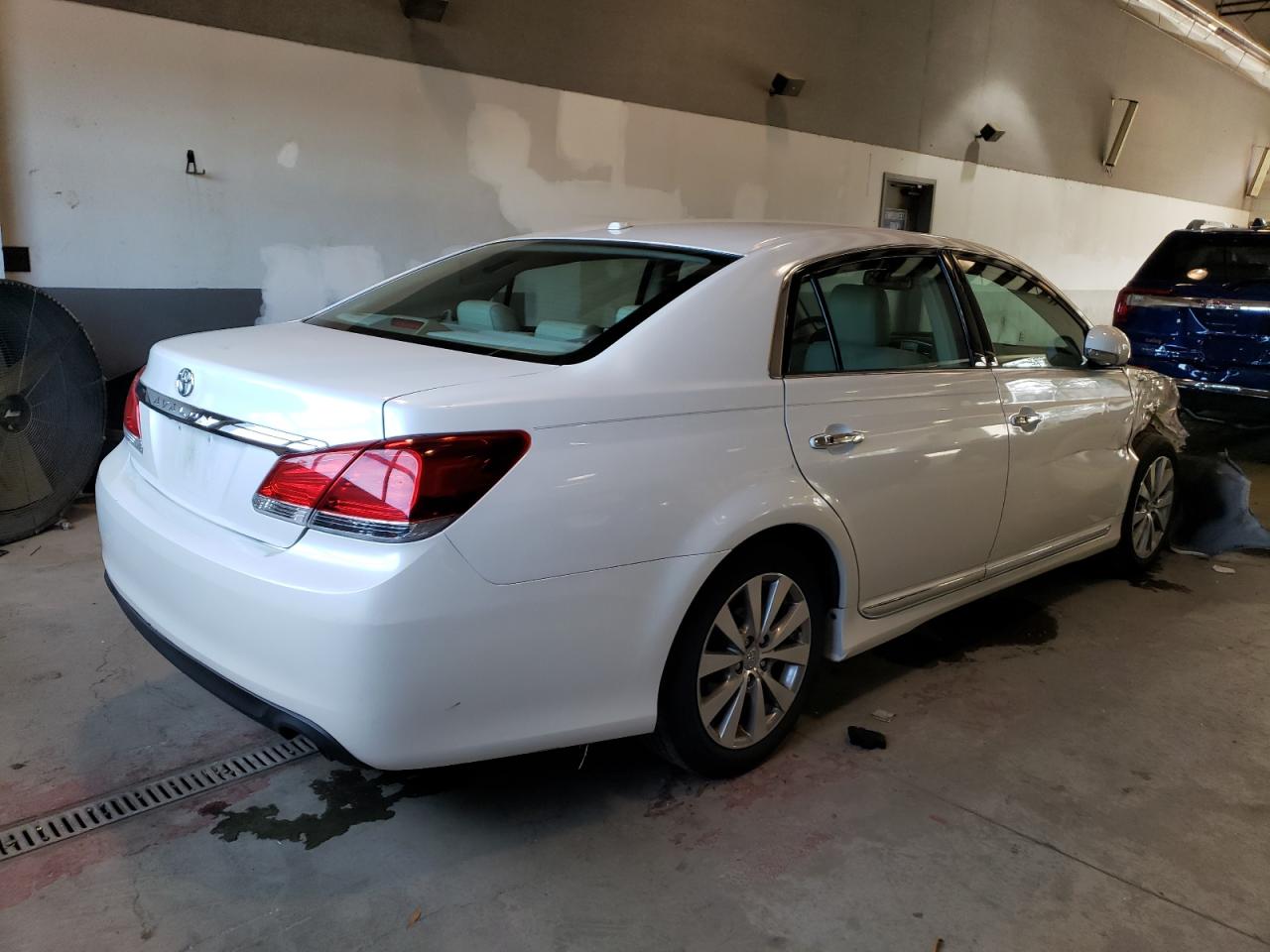 Image 3 of 2011 TOYOTA AVALON BASE 2011 with VIN 4T1BK3DB8BU391762