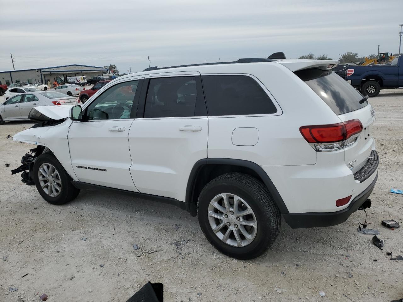 Obraz 2 z 2021 JEEP GRAND CHEROKEE LAREDO 2021 z VIN 1C4RJFAG6MC650510