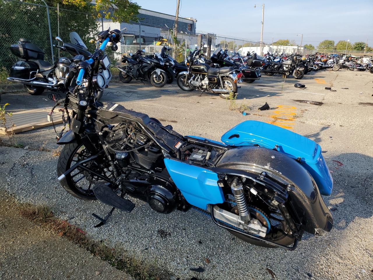 Изображение 3 2017 HARLEY-DAVIDSON FLTRX ROAD GLIDE 2017 с VIN 1HD1KHC15HB635277