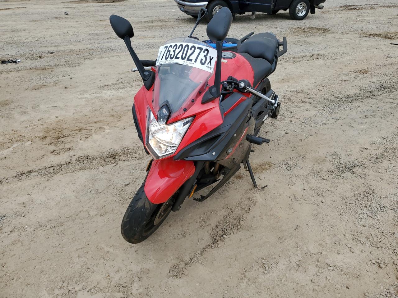 Obraz 2 z 2015 YAMAHA FZ6 R 2015 z VIN JYARJ18E1FA014269