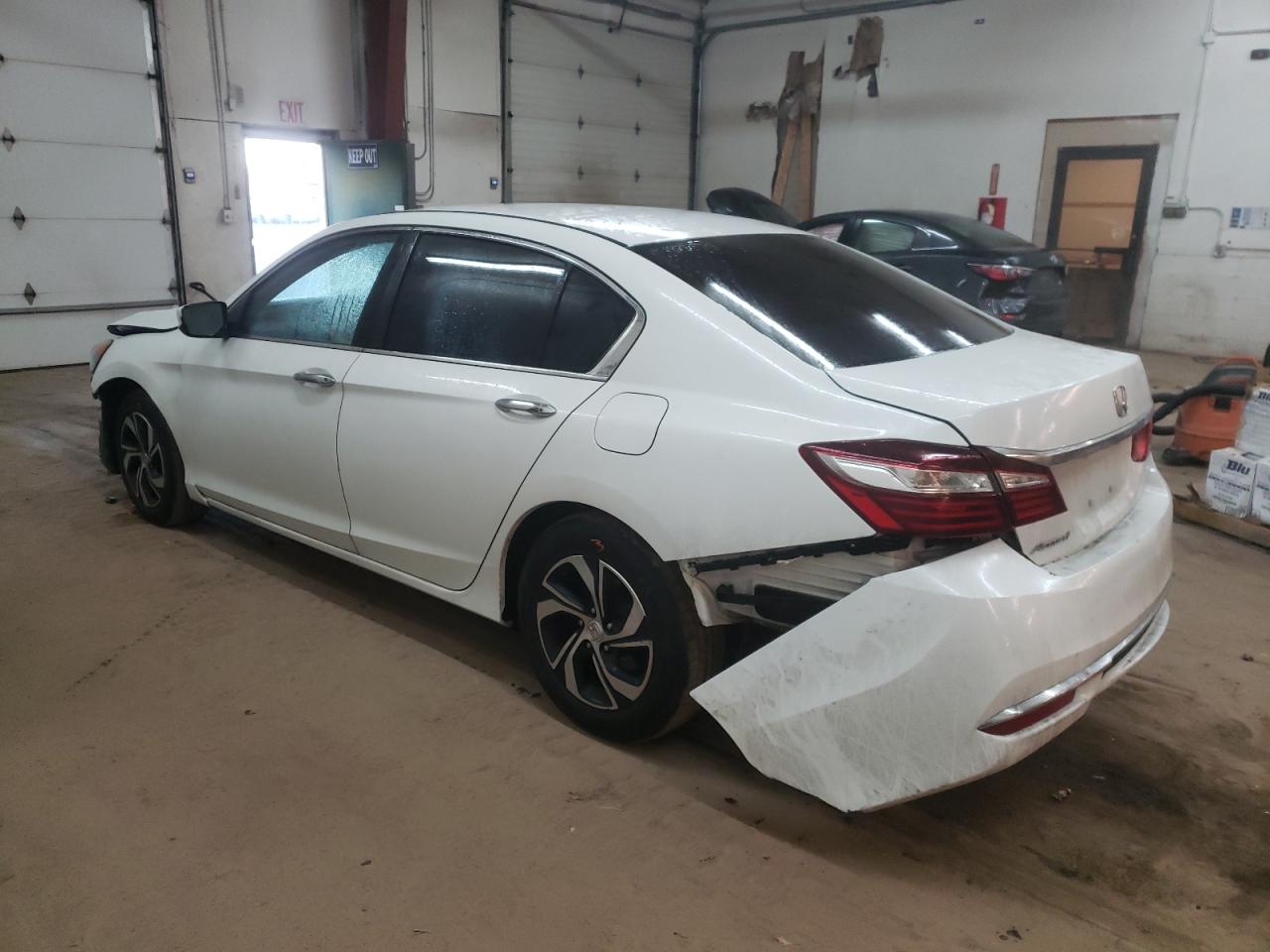 Изображение 2 2017 HONDA ACCORD LX 2017 с VIN 1HGCR2F35HA156686