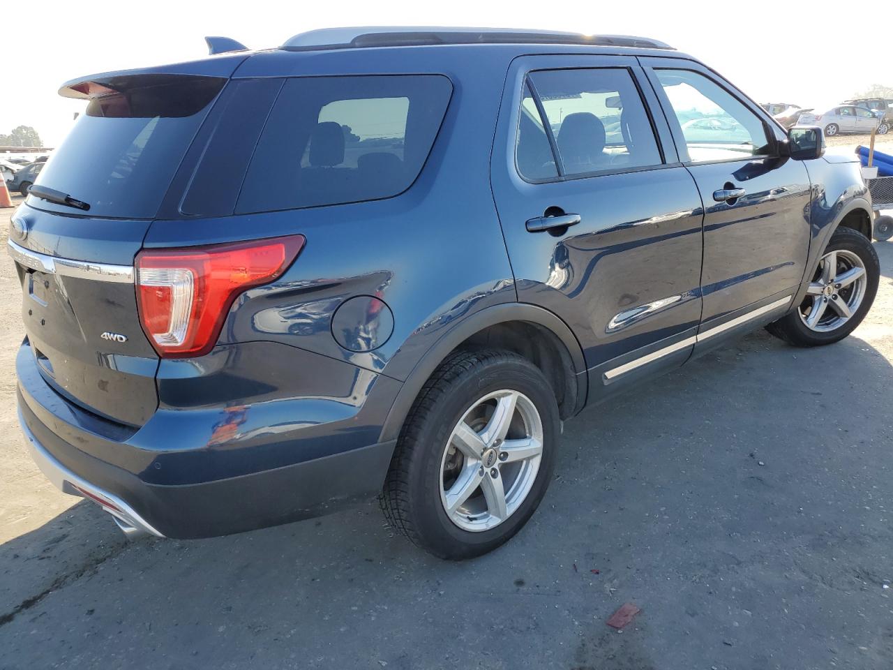 Image 3 of 2017 FORD EXPLORER XLT 2017 with VIN 1FM5K8D8XHGD57165