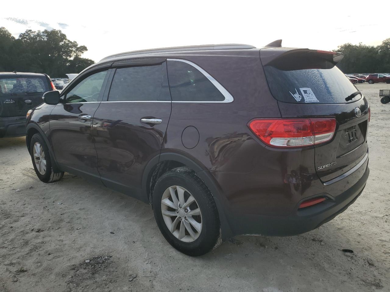 Изображение 2 2017 KIA SORENTO LX 2017 с VIN 5XYPG4A32HG256365