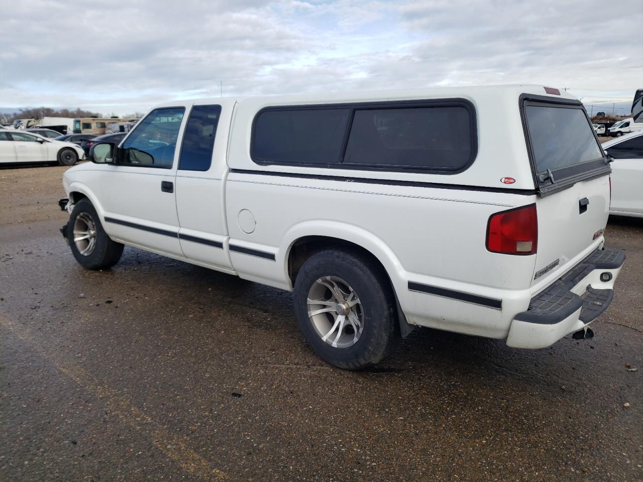Obraz 2 z 2001 GMC SONOMA  2001 z VIN 1GTCS19W818228836