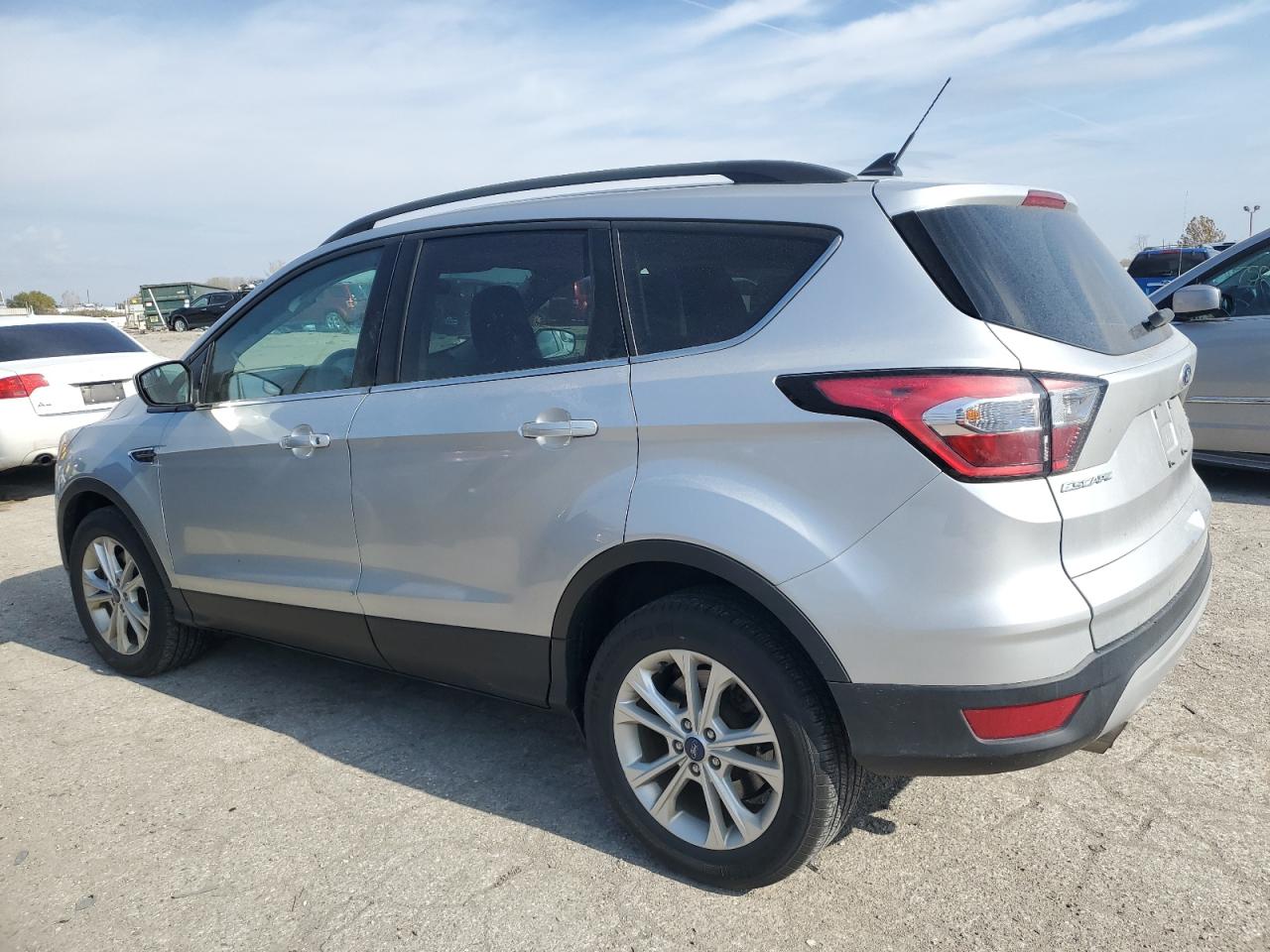 Изображение 2 2018 FORD ESCAPE SE 2018 с VIN 1FMCU9GD4JUB82788