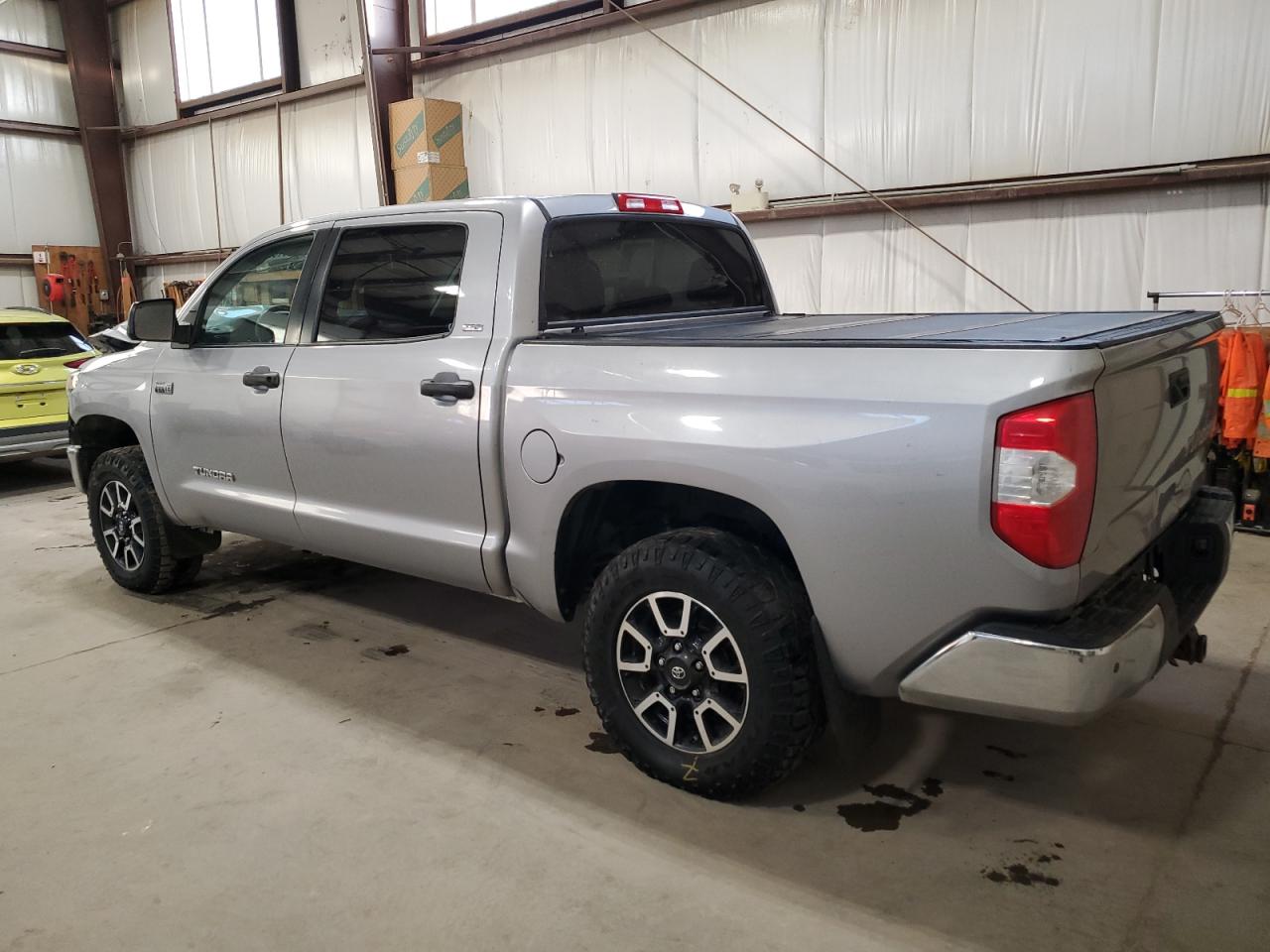 Obraz 2 z Toyota Tundra Crewmax Sr5 2018 z VIN 5TFDY5F1XJX714010