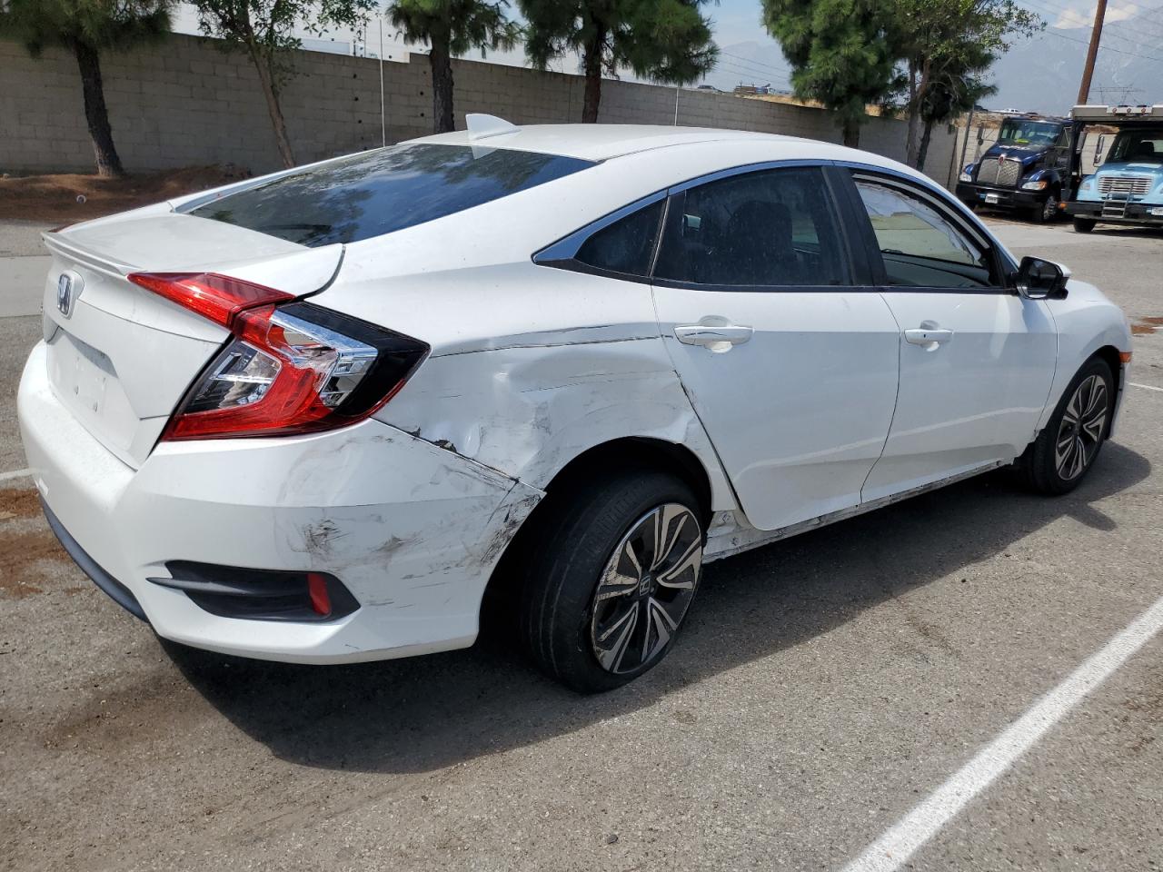 Image 3 of 2018 HONDA CIVIC EXL 2018 with VIN JHMFC1F75JX016455