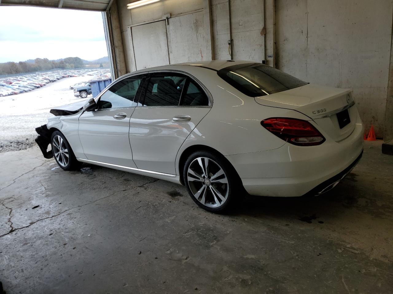 Изображение 2 2016 MERCEDES-BENZ C 300 2016 с VIN 55SWF4JB2GU104693