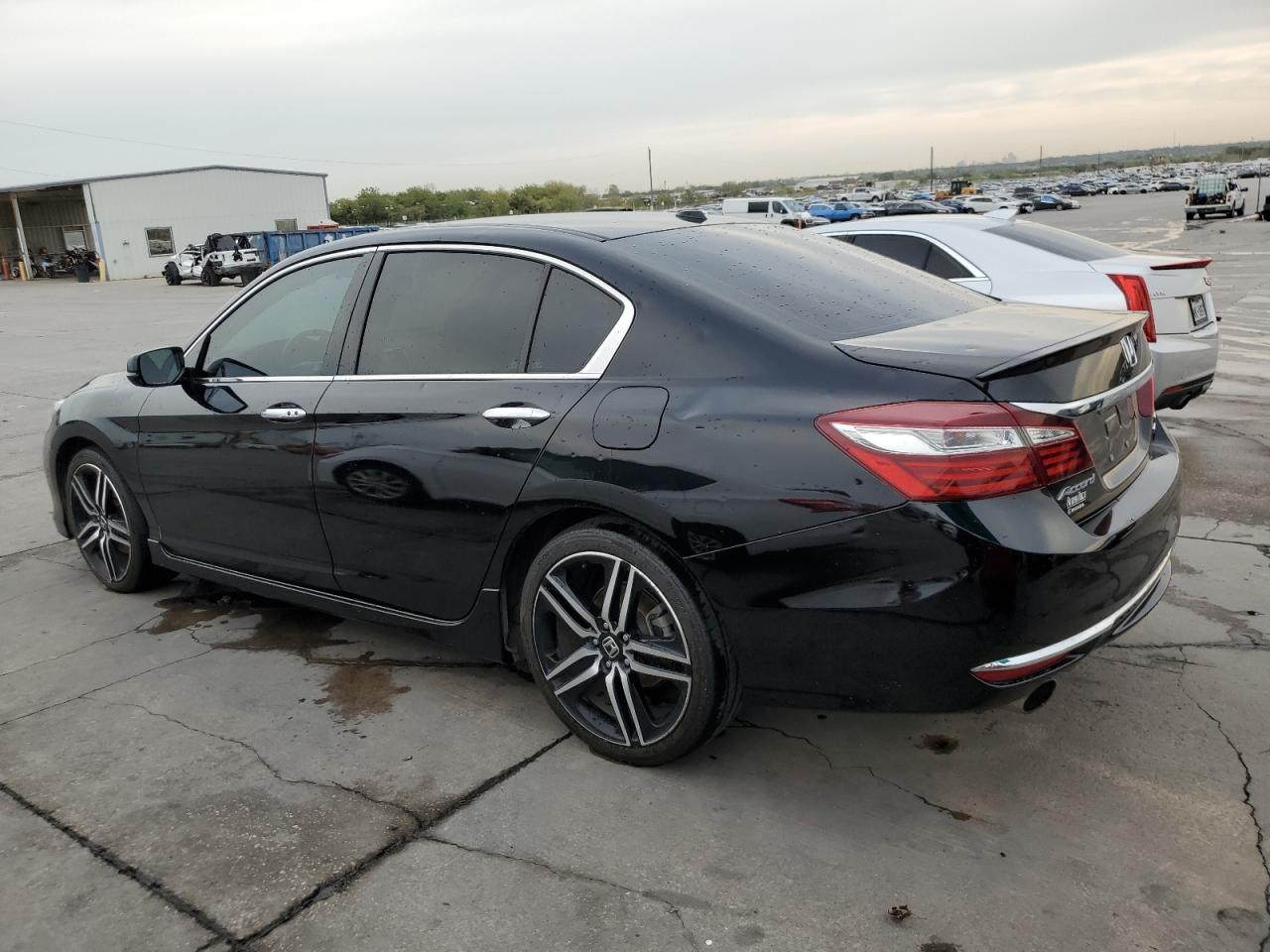 Изображение 2 2017 HONDA ACCORD TOURING 2017 с VIN 1HGCR3F99HA034102