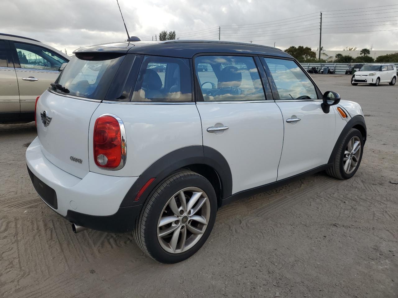 Image 3 of 2011 MINI COOPER COUNTRYMAN 2011 with VIN WMWZB3C58BWM00461