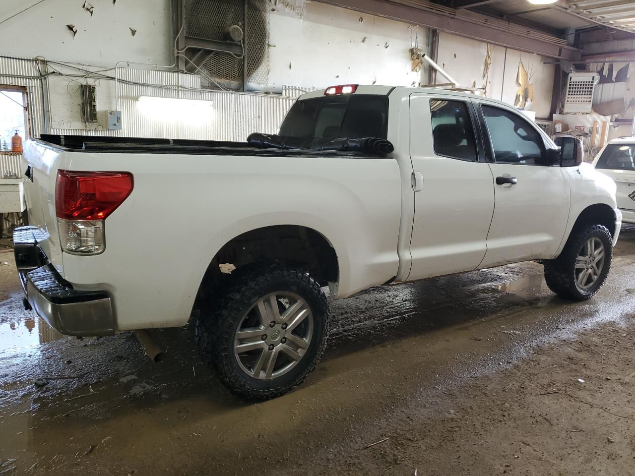Image 3 of 2010 TOYOTA TUNDRA DOUBLE CAB SR5 2010 with VIN 5TFUW5F17AX110338