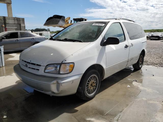 Image 1 of 2000 TOYOTA SIENNA LE 2000 with VIN 4T3ZF13C9YU251026