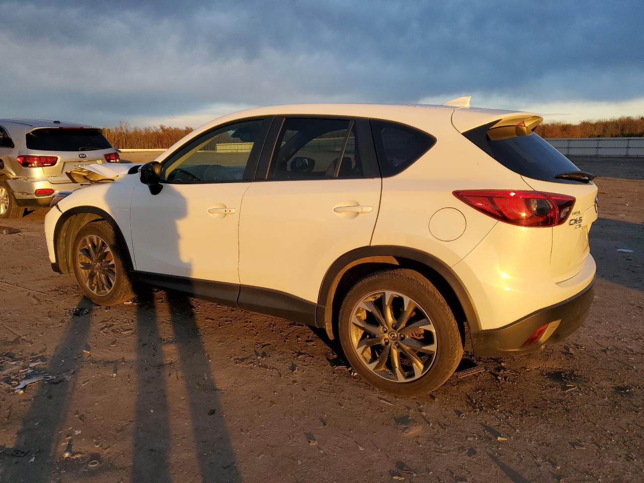 Obraz 2 z 2016 MAZDA CX-5 GT 2016 z VIN JM3KE4DYXG0717458