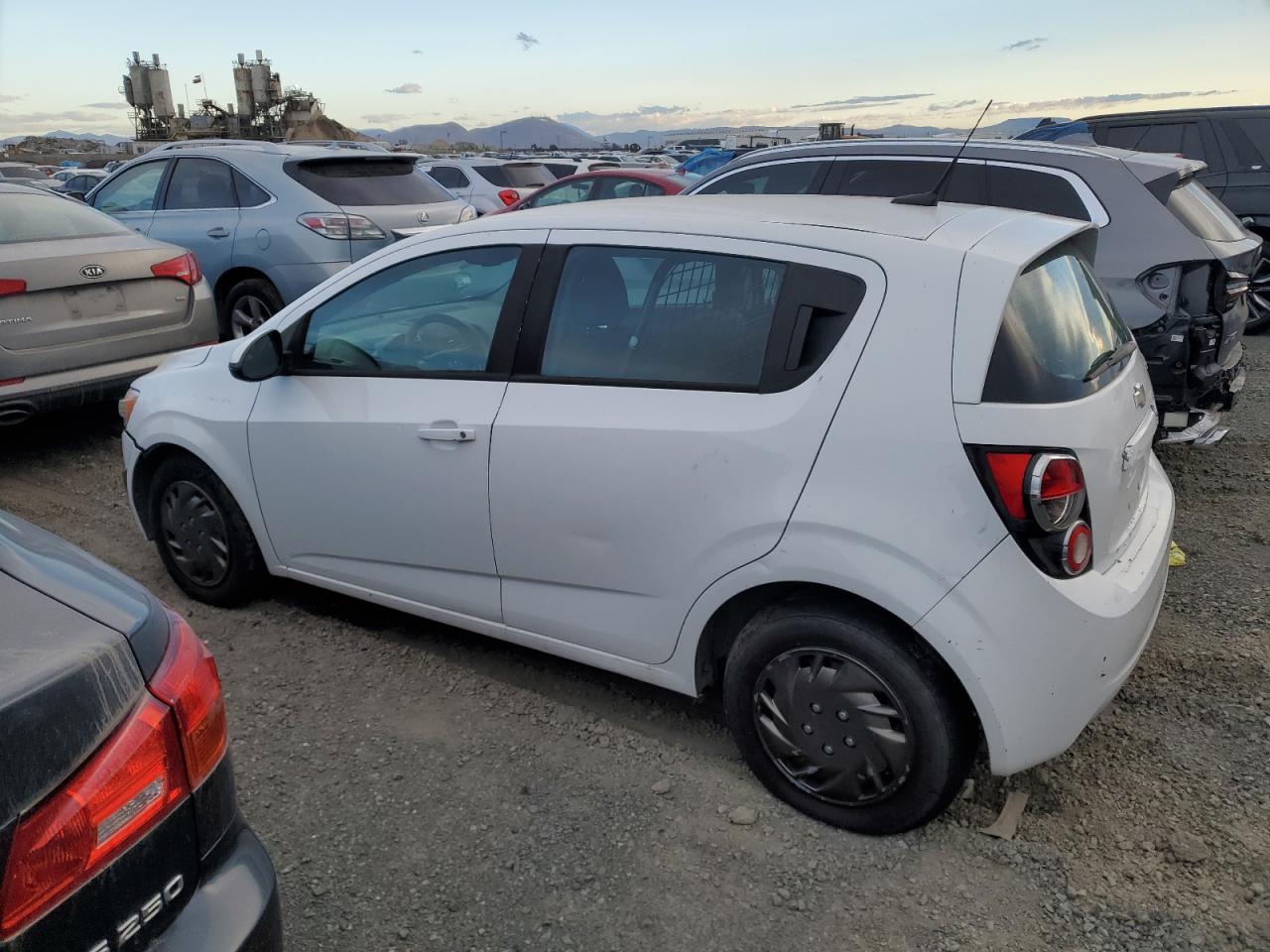 Изображение 2 2013 CHEVROLET SONIC LS 2013 с VIN 1G1JA6SG9D4118506