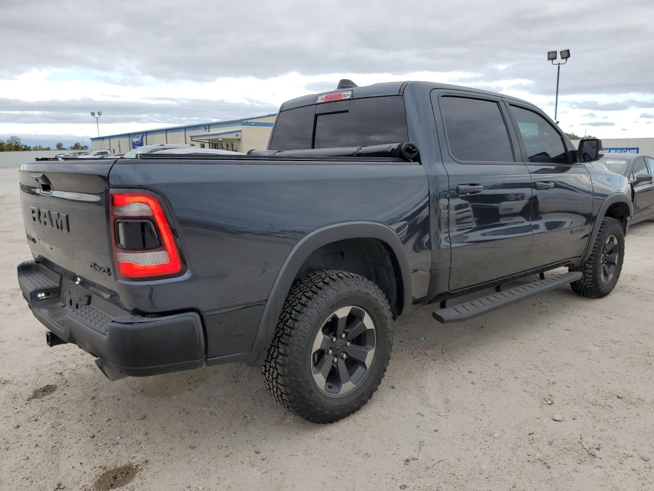 Obraz 3 z 2019 RAM 1500 REBEL 2019 z VIN 1C6SRFLTXKN875977